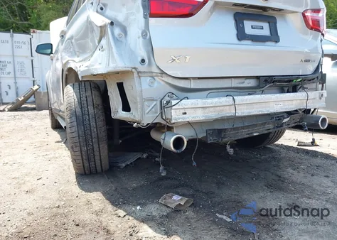 2021 BMW X1 xDrive28I z USA, uszkodzony, nr VIN WBXJG9C01M5T40043